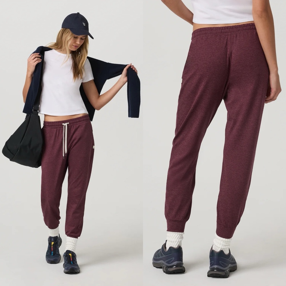 Vuori | Performance Jogger in Burgundy Small
